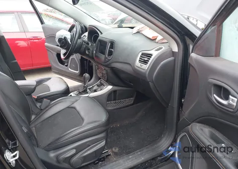 2018 Jeep Compass Latitude 4X4 из США, поврежденный, VIN 3C4NJDBB9JT202297